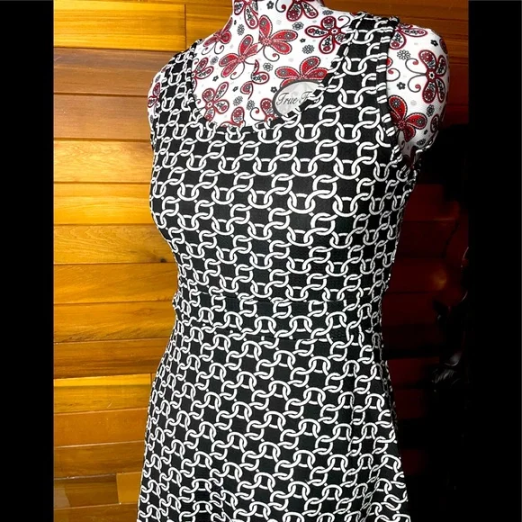 BB Collection Dress - Picture 2 of 9